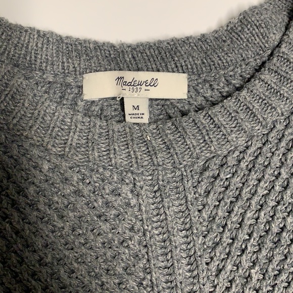 Madewell hex comb 1937 grey Sweater size Medium. Crew neck. slits on the side. - Picture 12 of 16